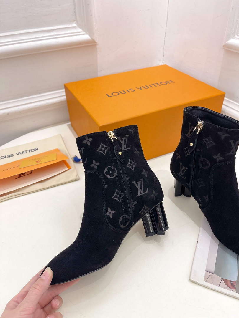LV 1ABP9I Louis Vuitton Women's Silhouette Ankle Boot L67335