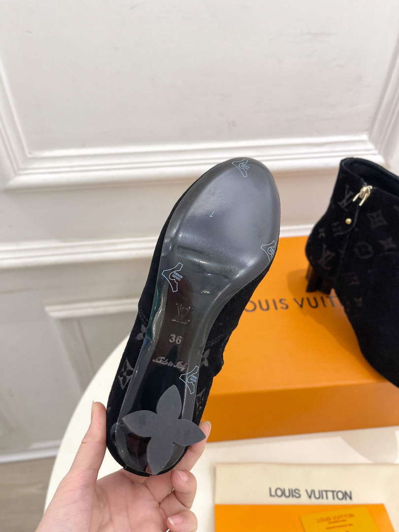 LV 1ABP9I Louis Vuitton Women's Silhouette Ankle Boot L67335