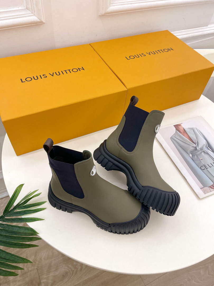 LV 1ABUIG Louis Vuitton Women's Ruby Flat Ankle Boot L75232