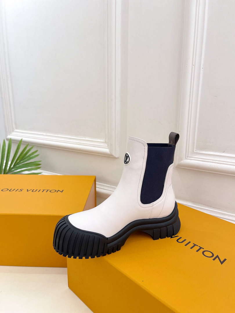 LV 1ABUJA Louis Vuitton Women's Ruby Flat Ankle Boot L75234