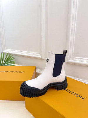 LV 1ABUJA Louis Vuitton Women's Ruby Flat Ankle Boot L75234 - 35 - View 3