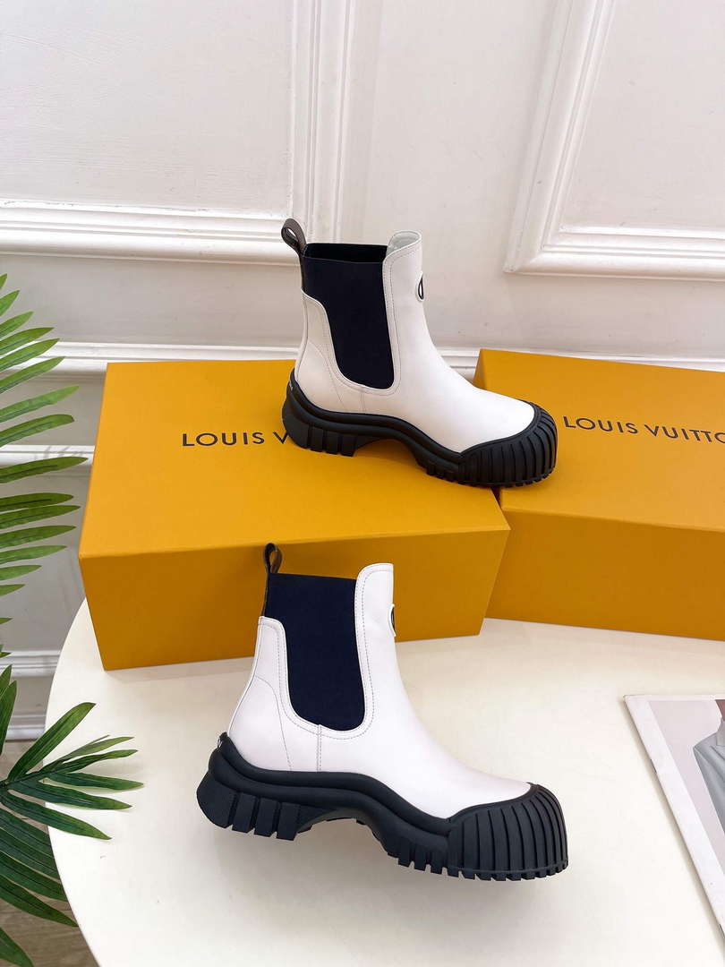 LV 1ABUJA Louis Vuitton Women's Ruby Flat Ankle Boot L75234