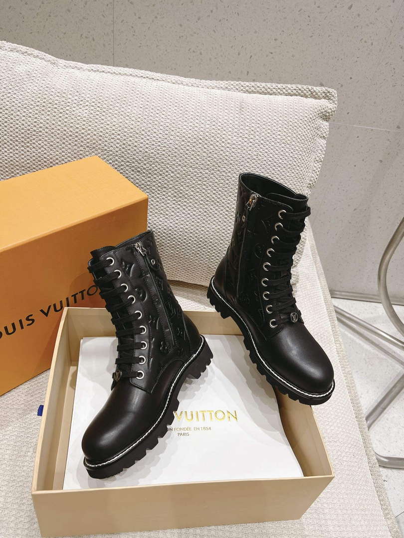 LV 1ABUVN Louis Vuitton Women's Territory Flat Ranger Boot L67328