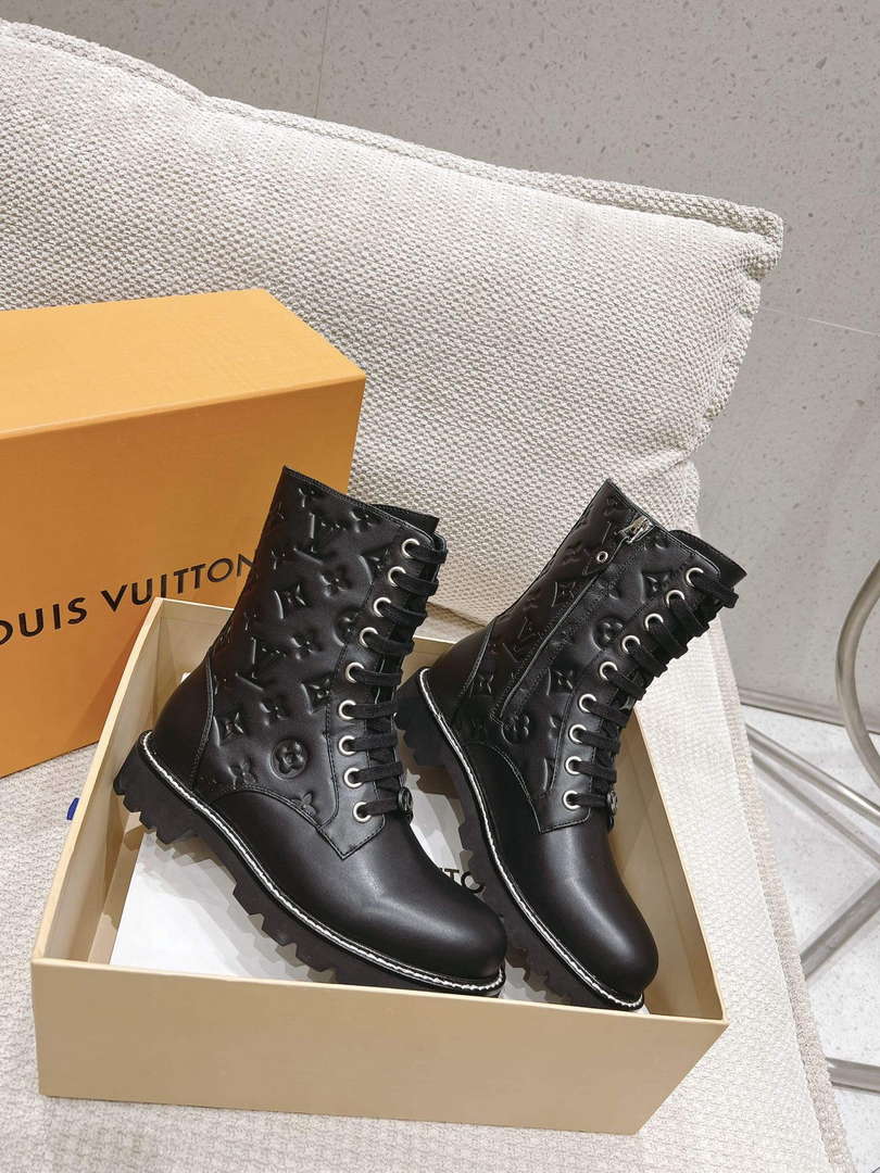 LV 1ABUVN Louis Vuitton Women's Territory Flat Ranger Boot L67328