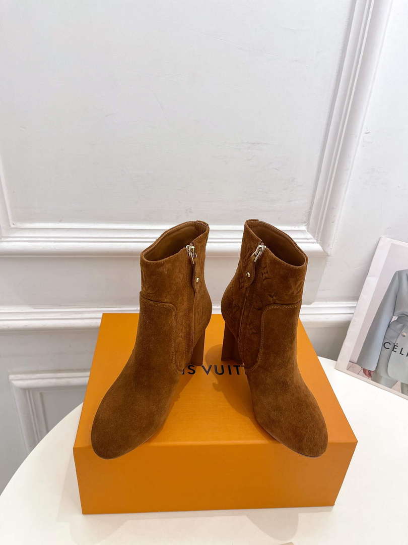 LV 1ABUW2 Louis Vuitton Women's Silhouette Ankle Boot L67331