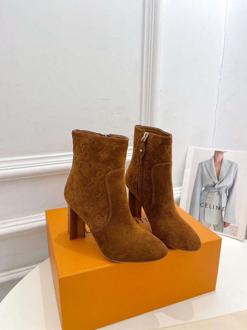 LV 1ABUW2 Louis Vuitton Women's Silhouette Ankle Boot L67331