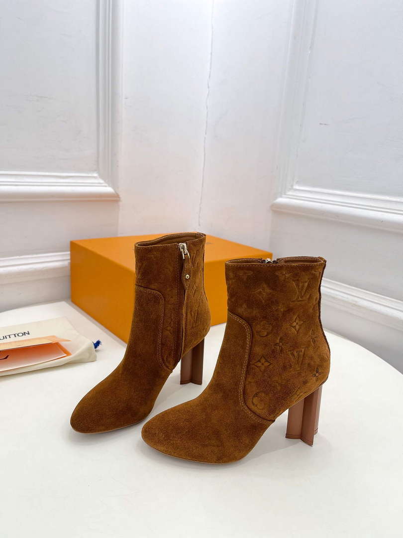 LV 1ABUW2 Louis Vuitton Women's Silhouette Ankle Boot L67331