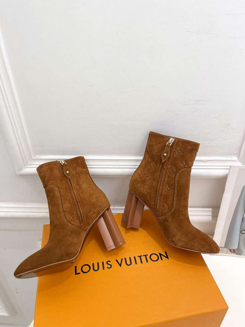 LV 1ABUW2 Louis Vuitton Women's Silhouette Ankle Boot L67331