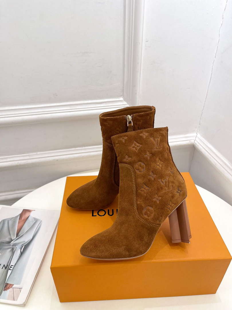 LV 1ABUW2 Louis Vuitton Women's Silhouette Ankle Boot L67331