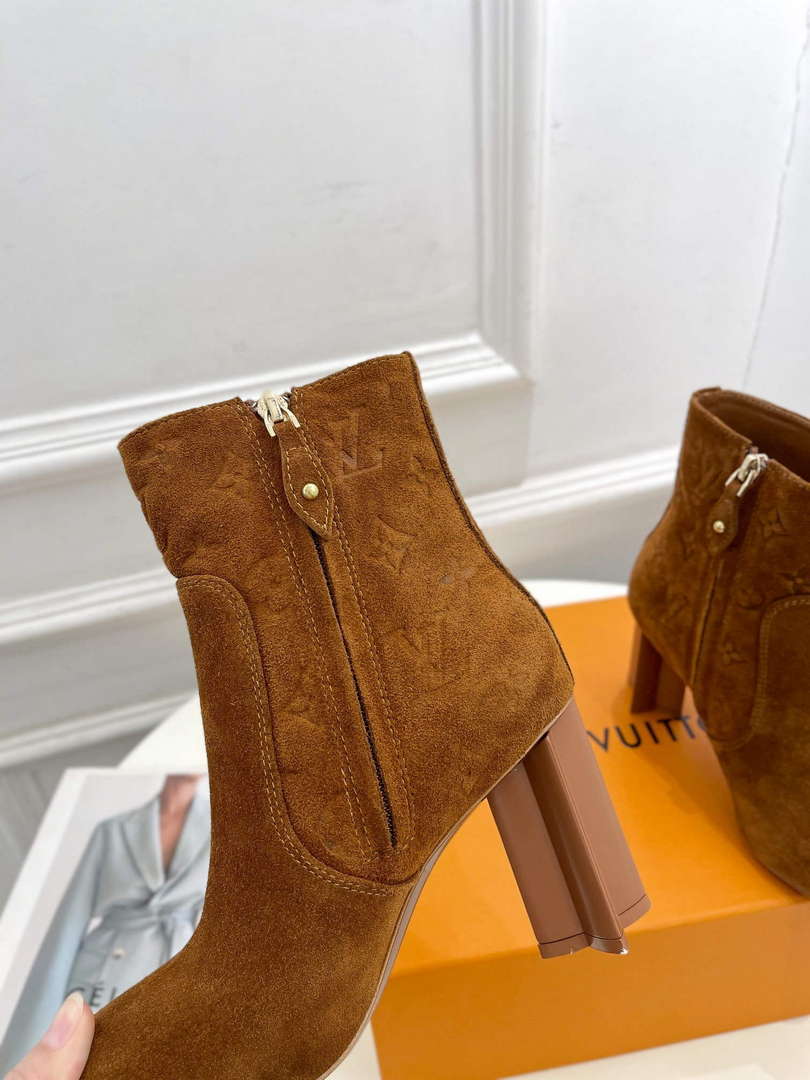LV 1ABUW2 Louis Vuitton Women's Silhouette Ankle Boot L67331