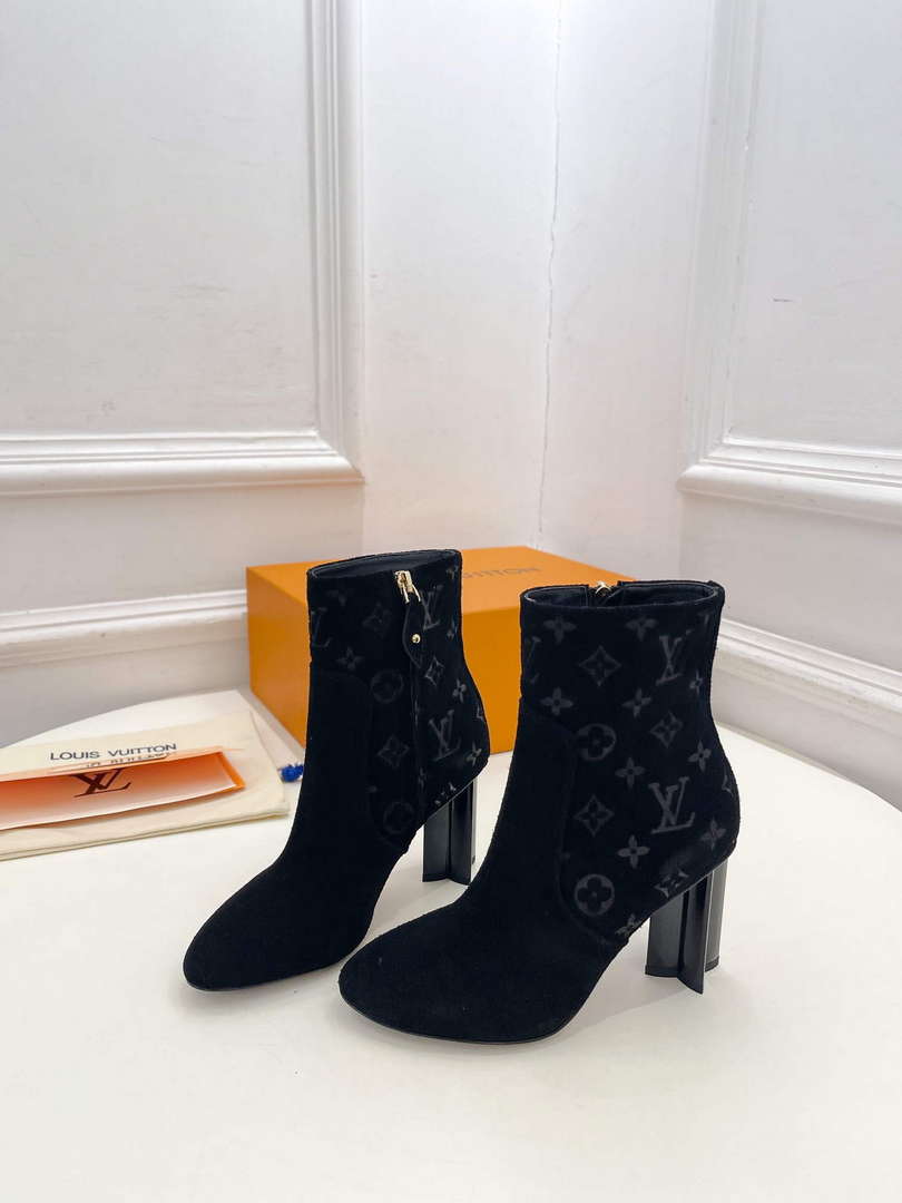 LV 1ABUW2 Louis Vuitton Women's Silhouette Ankle Boot L67332