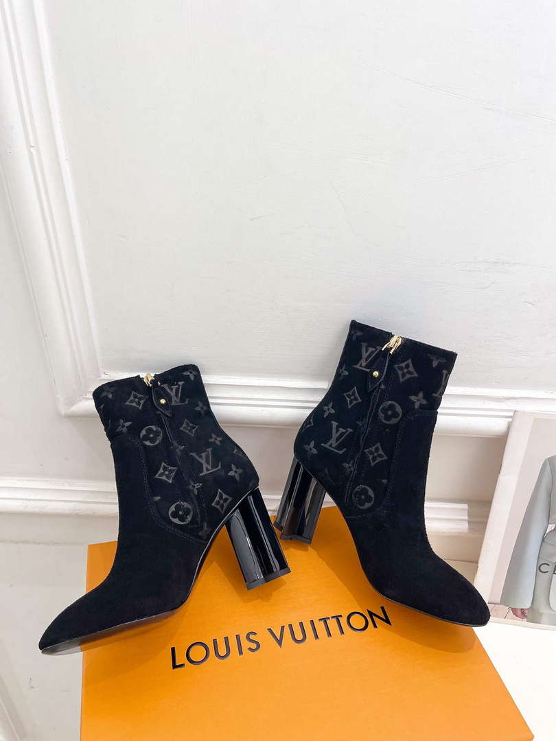 LV 1ABUW2 Louis Vuitton Women's Silhouette Ankle Boot L67332