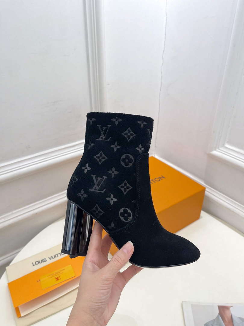 LV 1ABUW2 Louis Vuitton Women's Silhouette Ankle Boot L67332