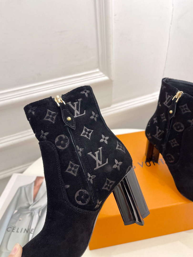 LV 1ABUW2 Louis Vuitton Women's Silhouette Ankle Boot L67332