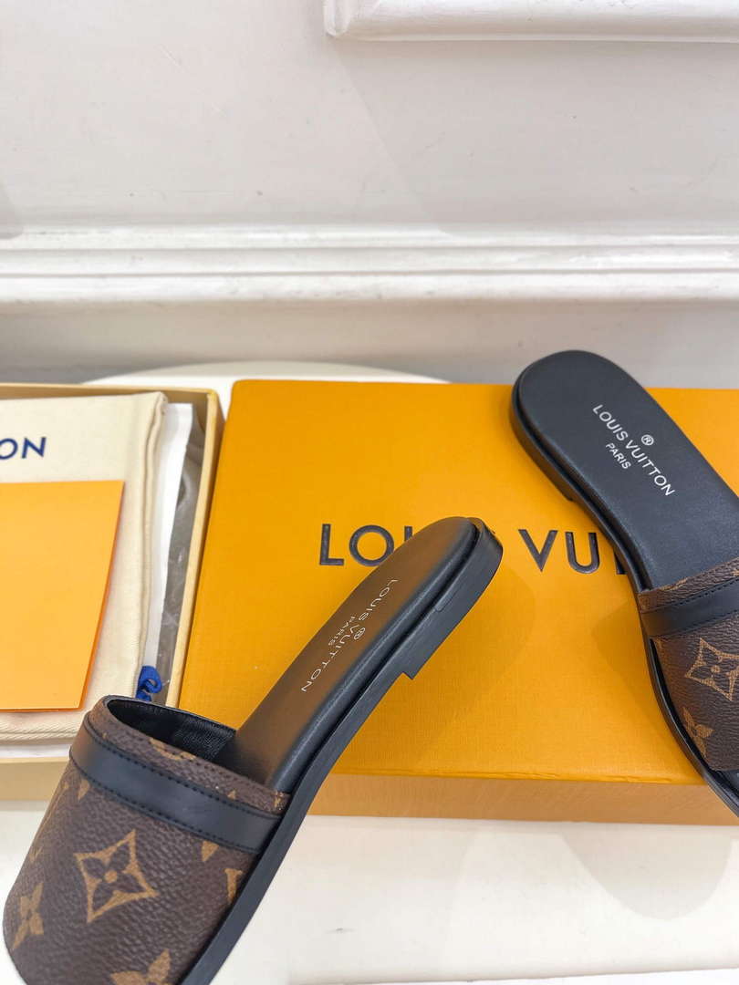 LV 1ABV0K Louis Vuitton Lock It Flat Mule L66279