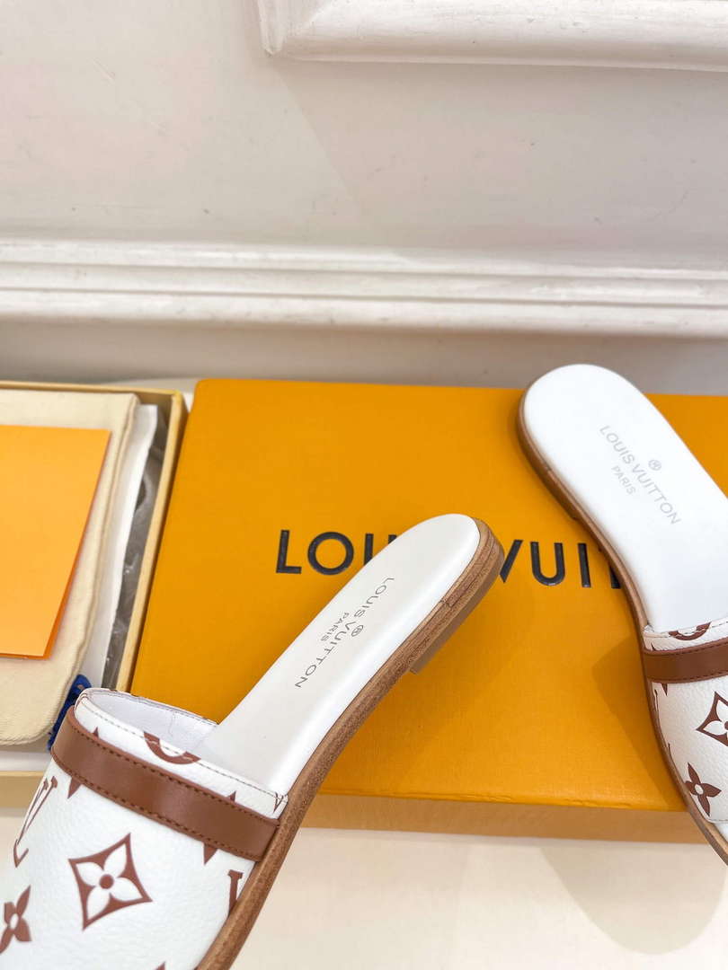 LV 1ABV0K Louis Vuitton Lock It Flat Mule L66281