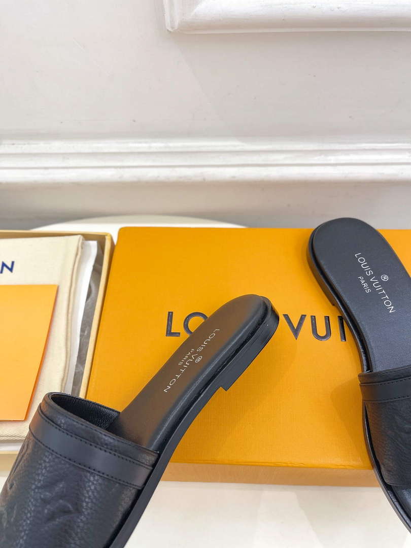 LV 1ABV0K Louis Vuitton Lock It Flat Mule L66284