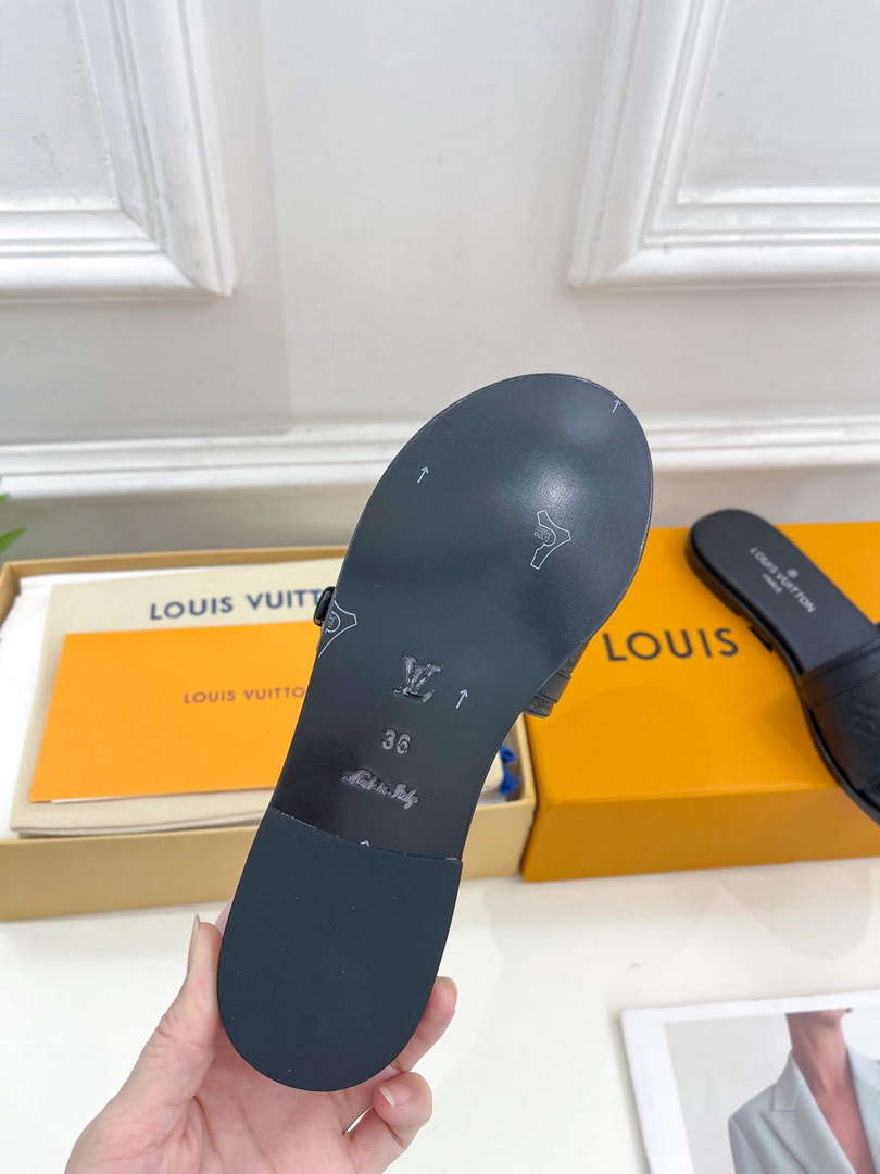 LV 1ABV0K Louis Vuitton Lock It Flat Mule L66284