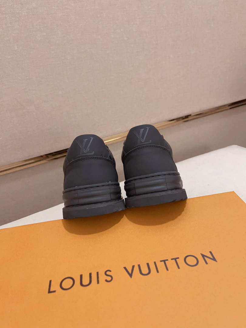 LV 1ACEZ4 Louis Vuitton Men Beverly Hills Sneaker L62347