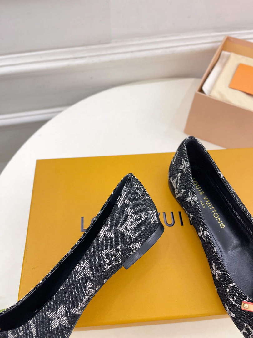 LV 1ACK97 Louis Vuitton Nina Flat Ballerina L66386