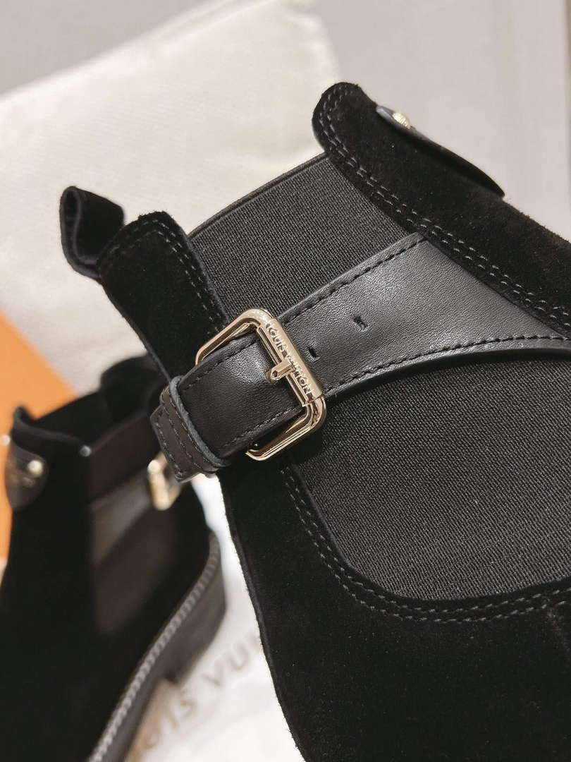 LV 1ACKCJ Louis Vuitton Women's LV Beaubourg Ankle Boot L67326