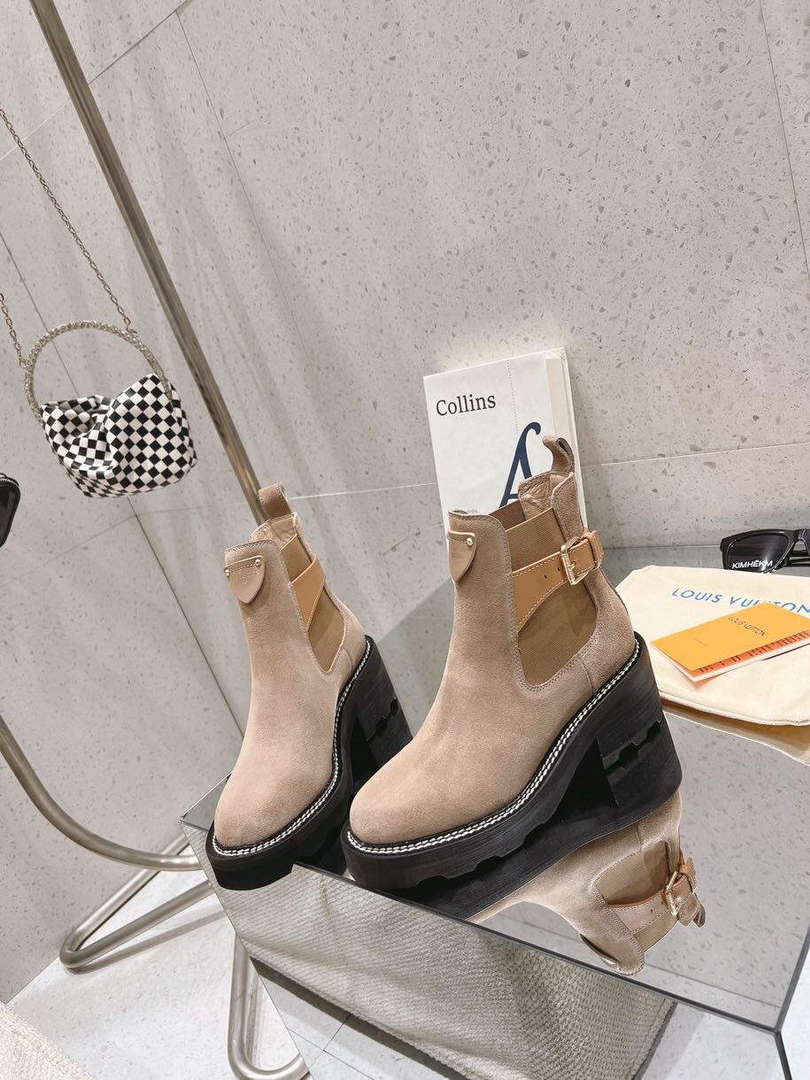 LV 1ACKCJ Louis Vuitton Women's LV Beaubourg Ankle Boot L67327