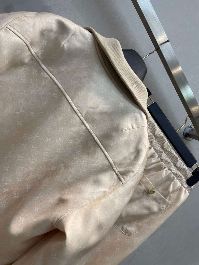 LV 1AFFB3 Louis Vuitton Monogram Cloud Bomber Jacket Suit L82470 - S - View 6