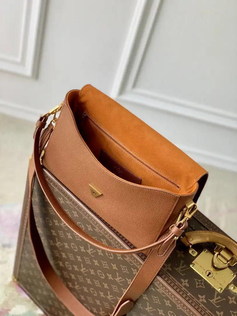 LV M24640 Louis Vuitton Soft Twist Brown
