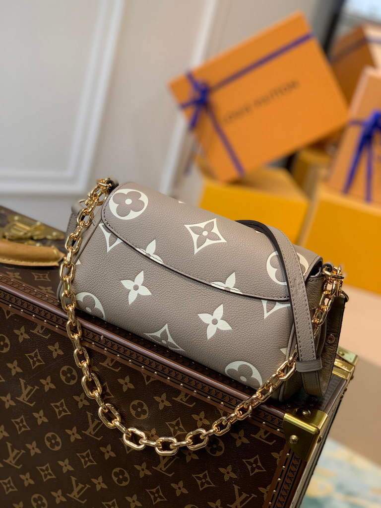 LV M45836 Louis Vuitton M45859  Favorite Monogram Empreinte leather M45813 Gray Cream