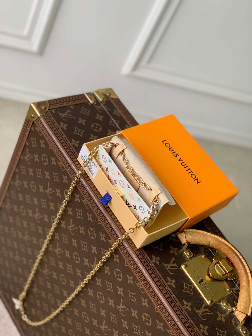 LV M4625Z Louis Vuitton LV x TM Pouch Metis Belt White