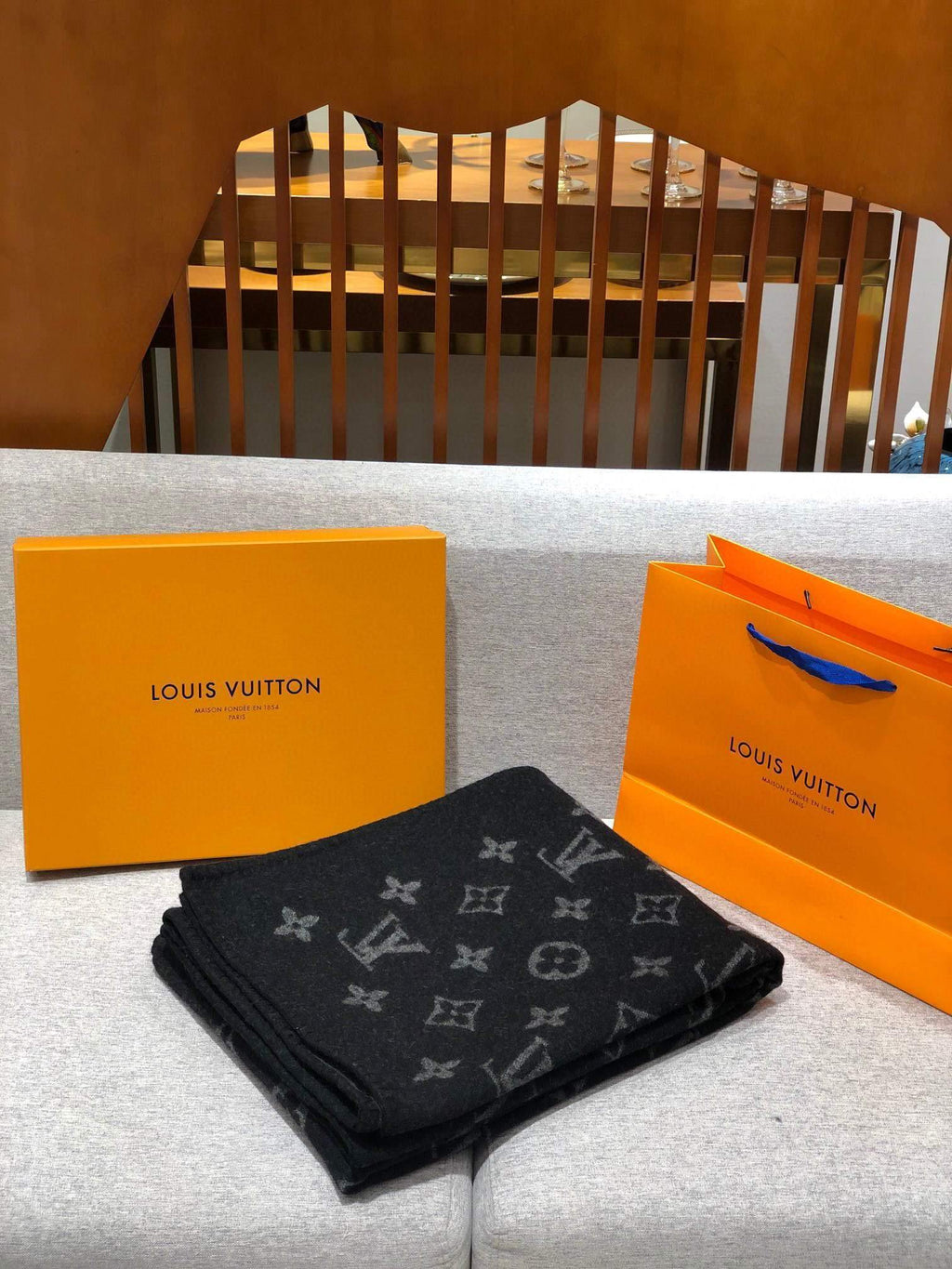 LV Avalon Rocabar Louis Vuitton Carmel Cashmere Blanket 29917 - Voguebags