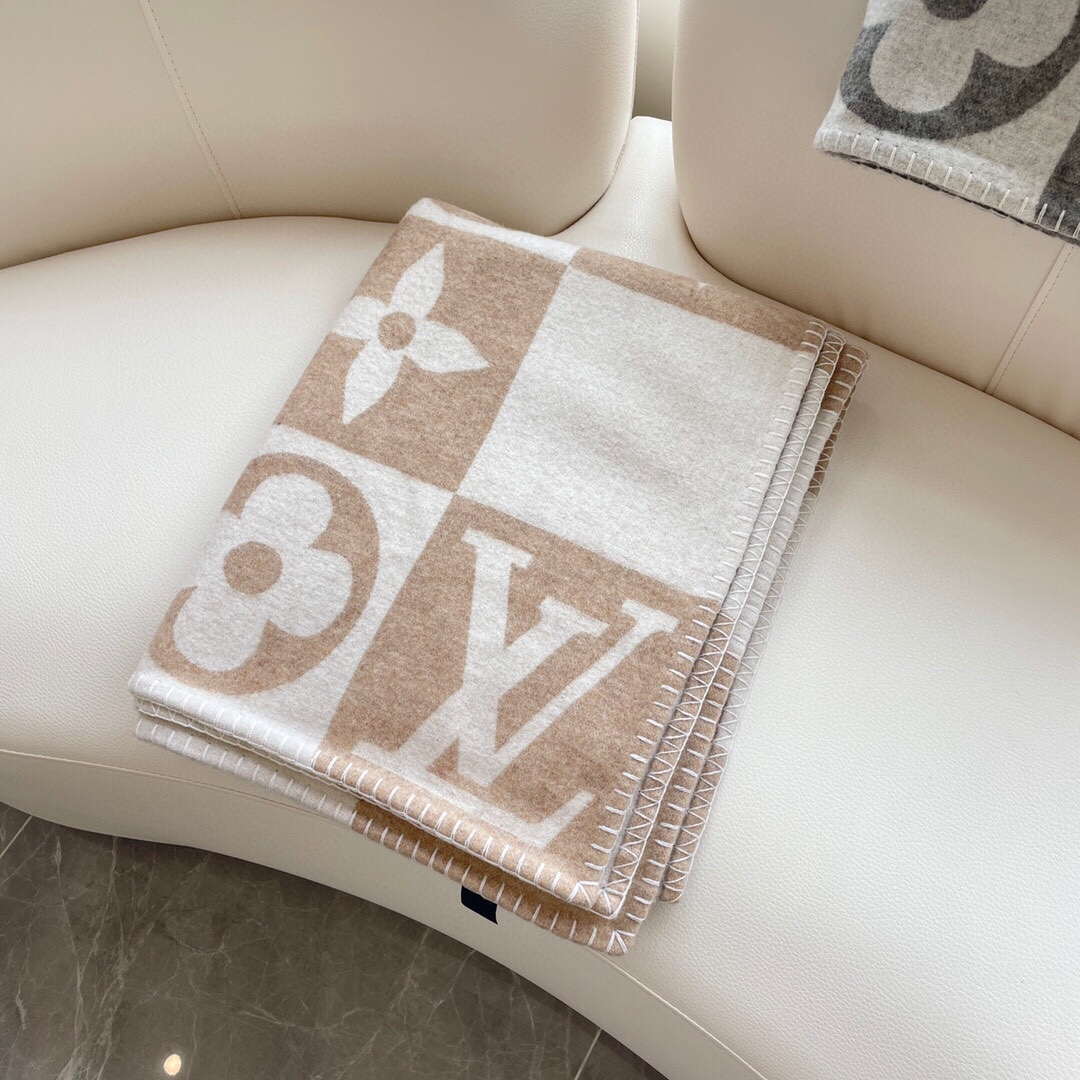 LV Avalon Rocabar Louis Vuitton Checkmate Blanket M77861