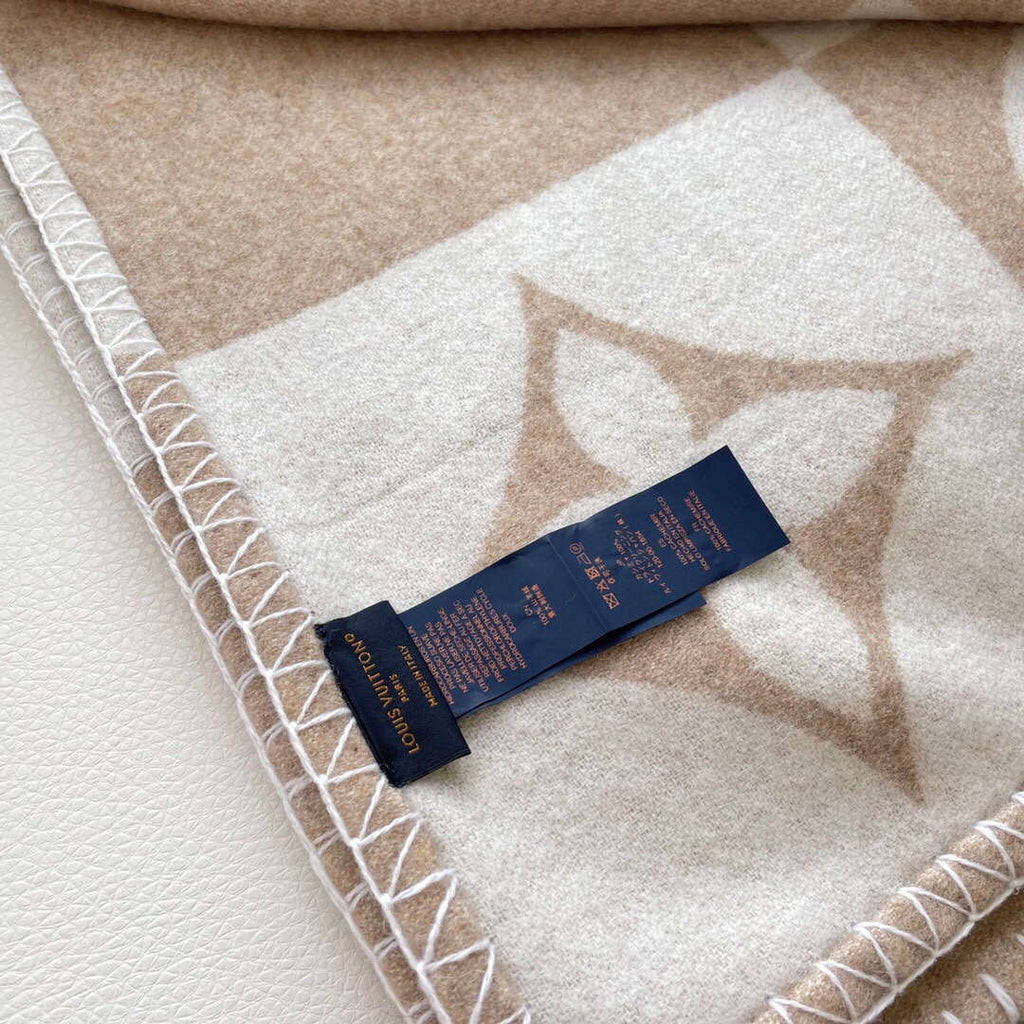 LV Avalon Rocabar Louis Vuitton Checkmate Blanket M77861