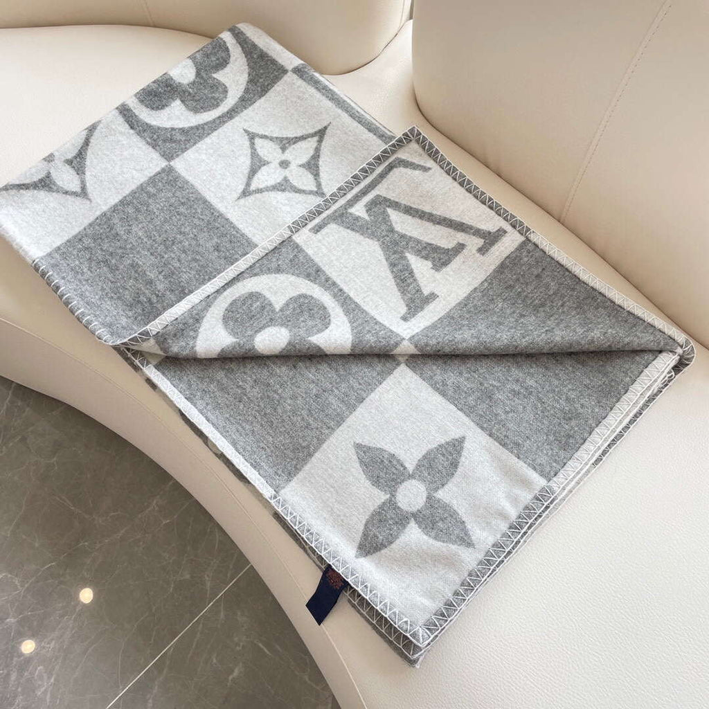 LV Avalon Rocabar Louis Vuitton Checkmate Blanket M77861