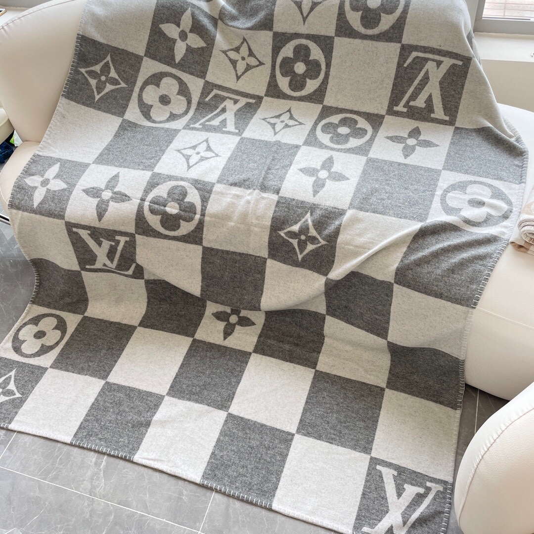 LV Avalon Rocabar Louis Vuitton Checkmate Blanket M77861