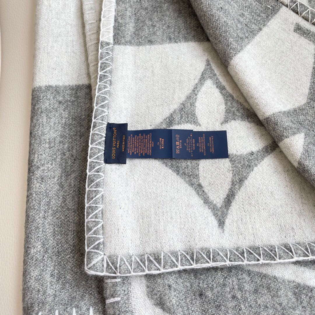 LV Avalon Rocabar Louis Vuitton Checkmate Blanket M77861