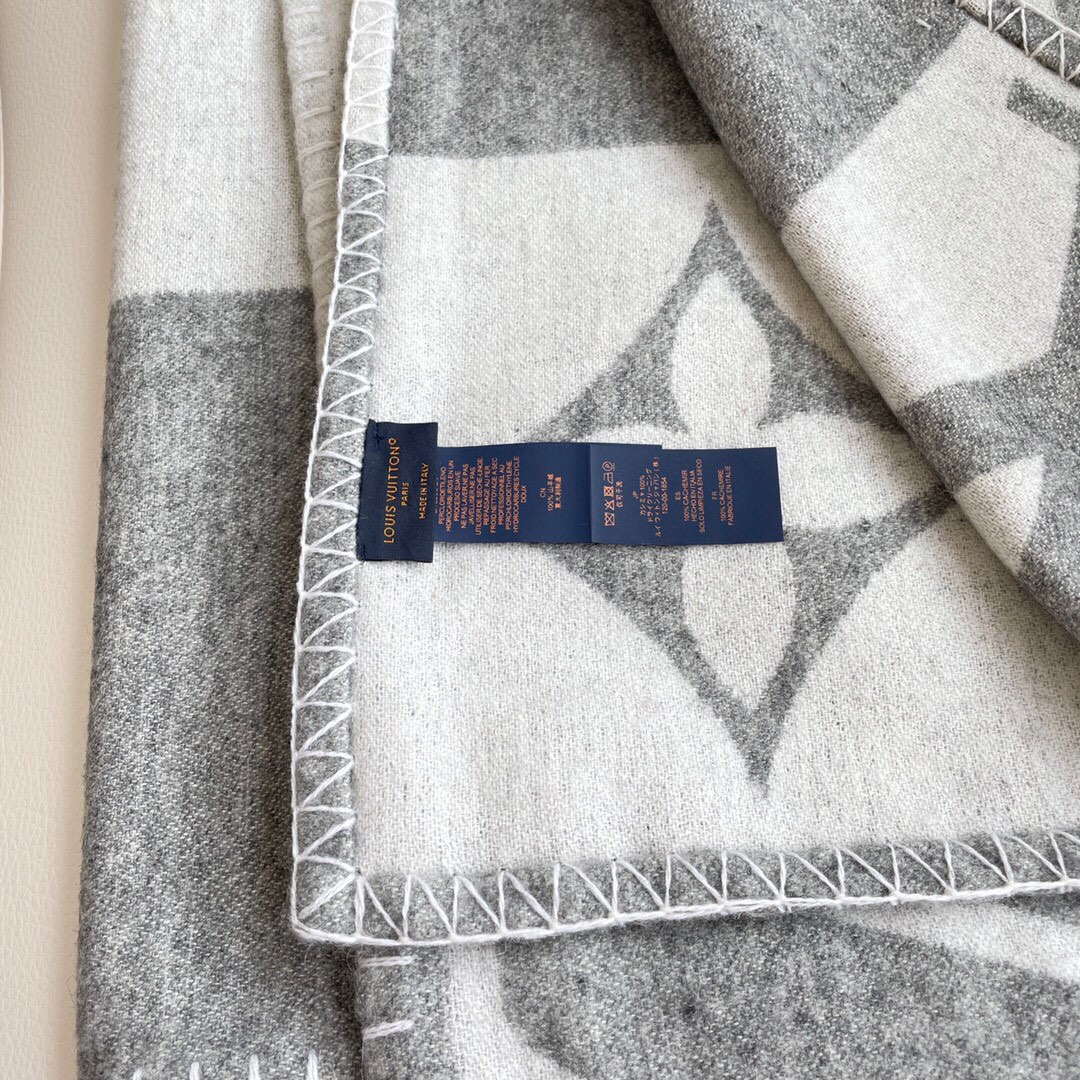 LV Avalon Rocabar Louis Vuitton Checkmate Blanket M77861