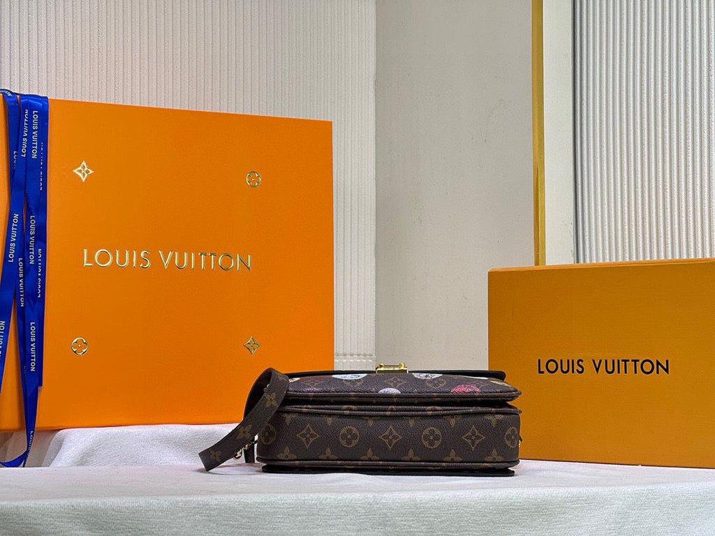 LV Louis vuitton M59257 Pochette Metis Bag monogram M40780