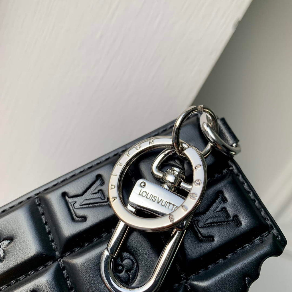 LV M01478 Louis Vuitton LV Chocolate Bar Figurine Key Holder and Bag Charm Black grid