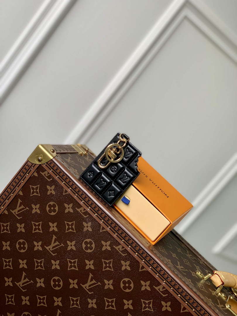 LV M01478 Louis Vuitton LV Chocolate Bar Figurine Key Holder and Bag Charm Black Leather