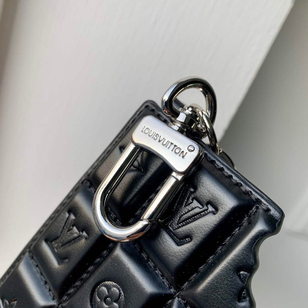 LV M01478 Louis Vuitton LV Chocolate Bar Figurine Key Holder and Bag Charm Black