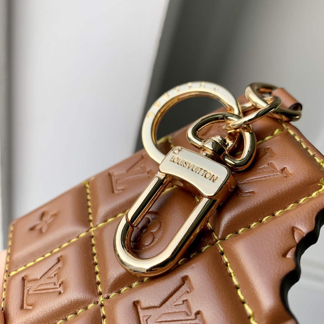 LV M01478 Louis Vuitton LV Chocolate Bar Figurine Key Holder and Bag Charm Brown grid