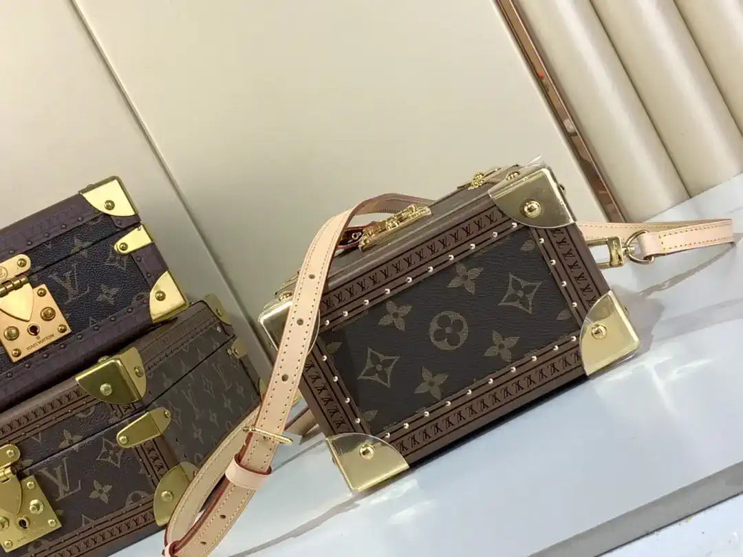 LV M10079 Louis Vuitton Camera Box Handbag Monogram Canvas