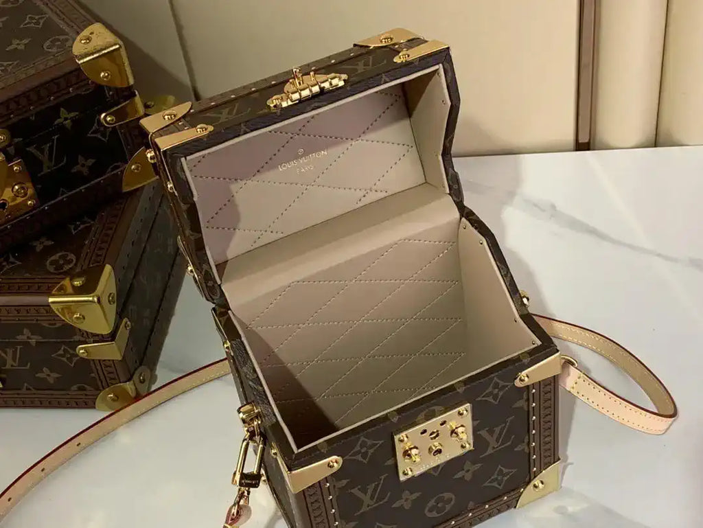 LV M10079 Louis Vuitton Camera Box Handbag Monogram Canvas