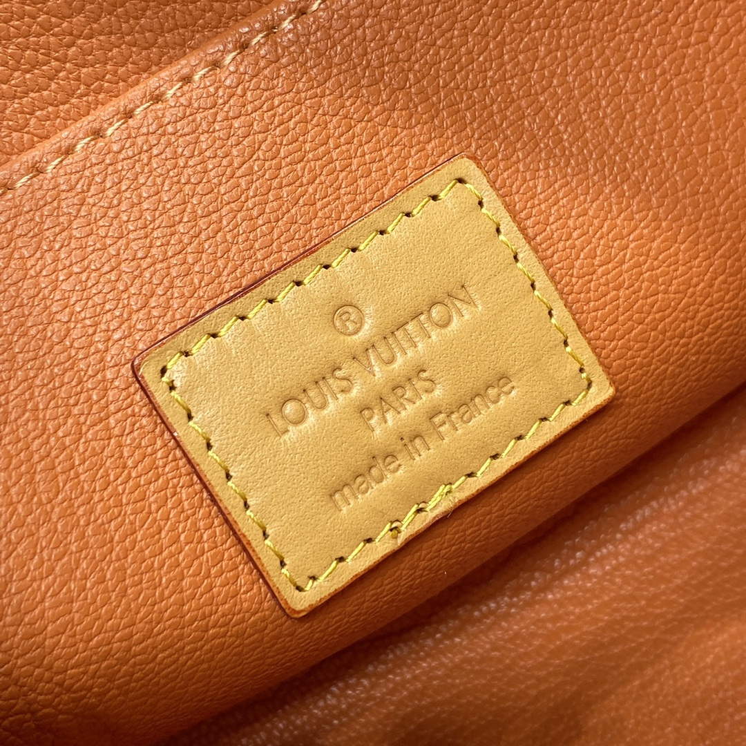LV M11239 Louis Vuitton Pochette Cosm¨¦tique PM Bag Coral