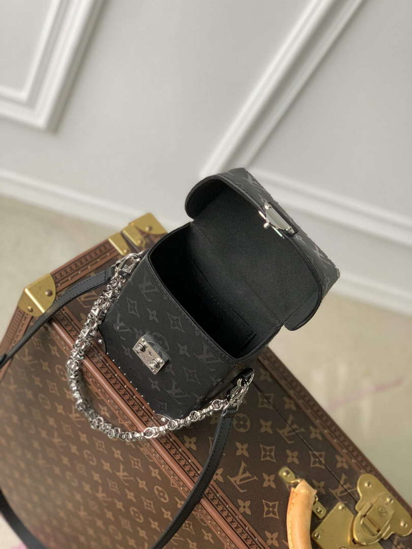 LV M11269 Louis Vuitton Camera Box Handbag Black - Default Title - View 9