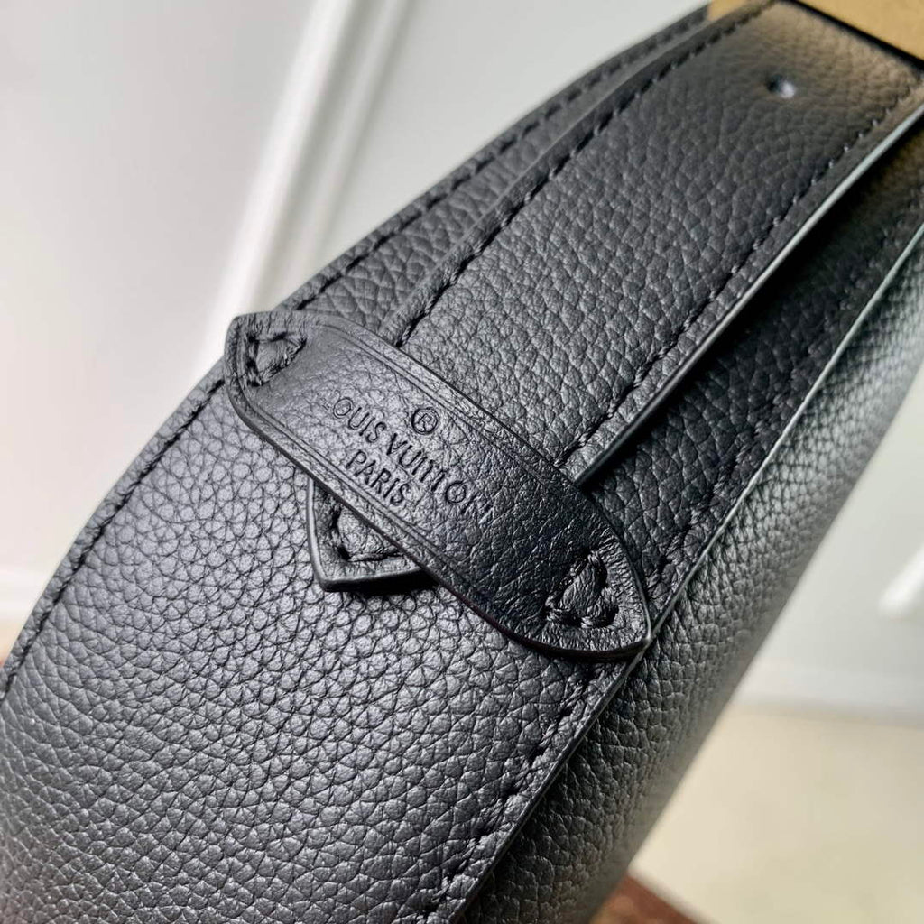LV M11429 Louis Vuitton Low Key Bumbag Cognac Black