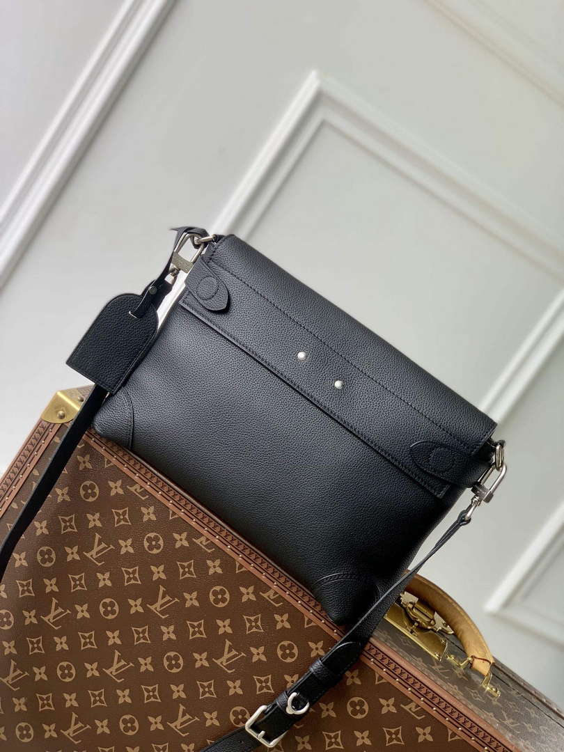 LV M11607 Louis Vuitton Steamer Crossbody Messenger Bag Black