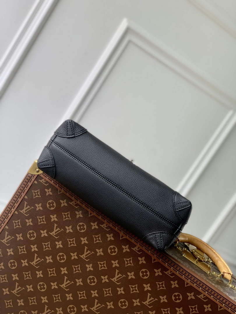 LV M11607 Louis Vuitton Steamer Crossbody Messenger Bag Black