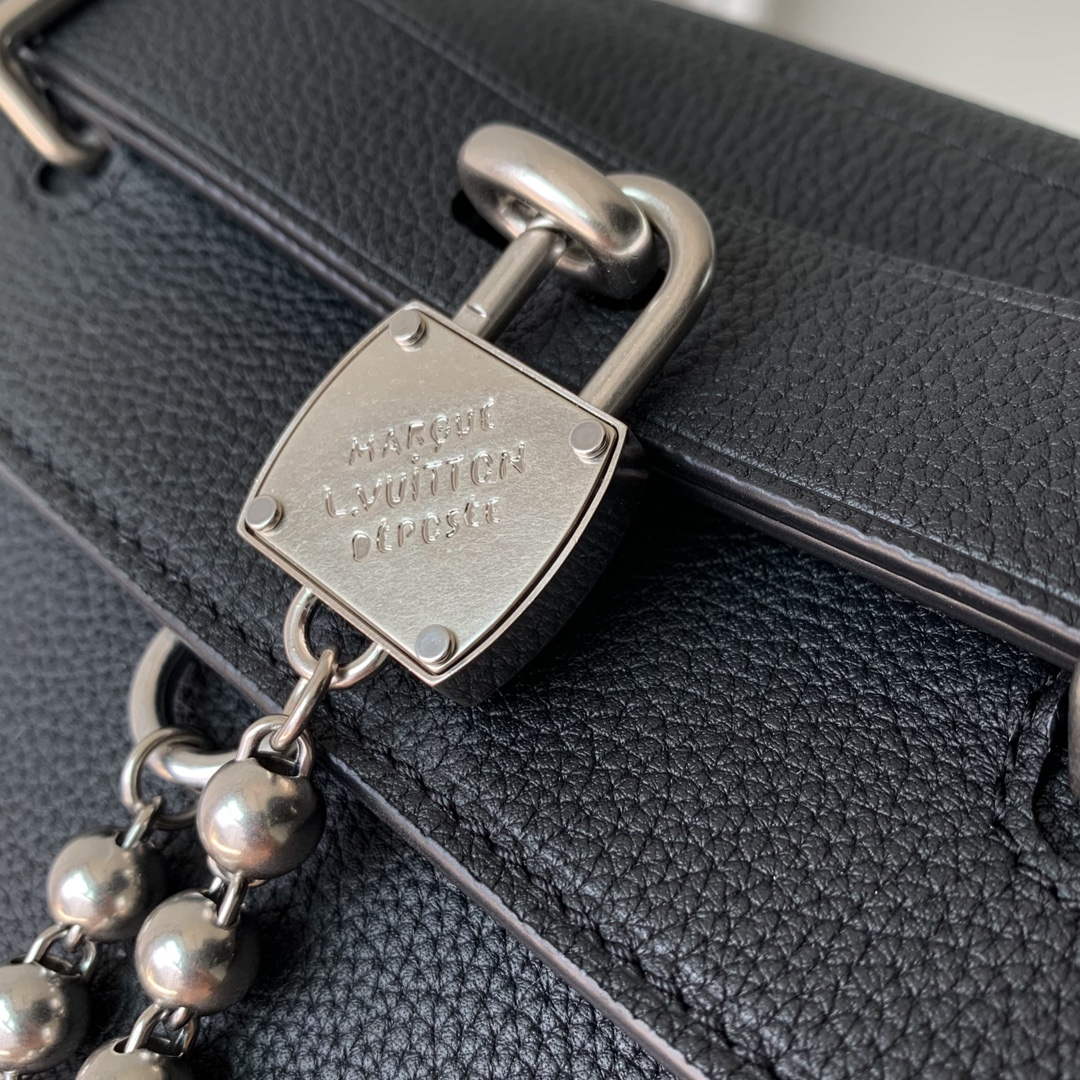 LV M11607 Louis Vuitton Steamer Crossbody Messenger Bag Black